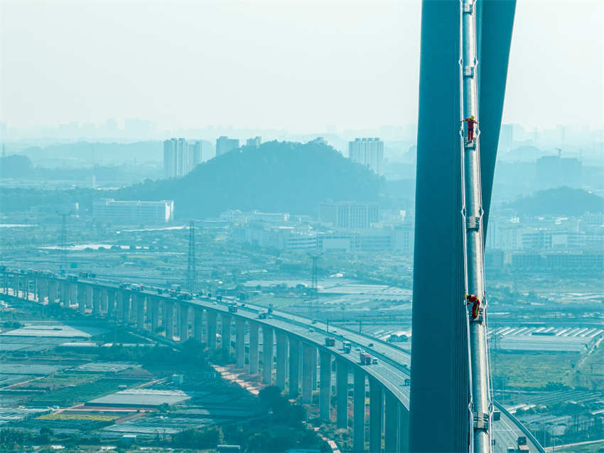 Galeria: Manuten??o realizada na ponte de Guangzhou Huangpu
