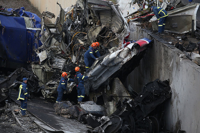 Número de mortos por colis?o de trens no centro da Grécia sobe para 32