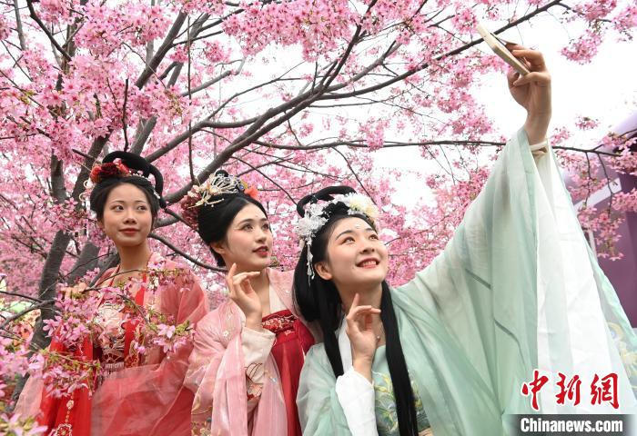 2o Festival de Hanfu é realizado no sudoeste da China