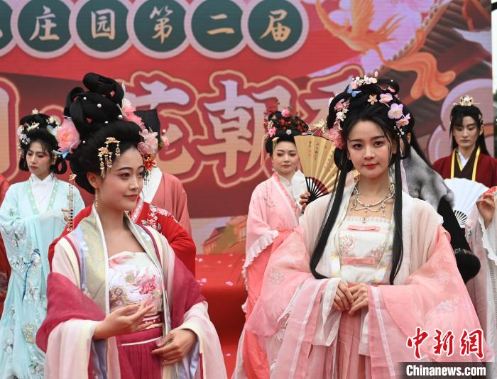 2o Festival de Hanfu é realizado no sudoeste da China