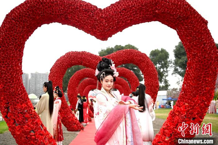 2o Festival de Hanfu é realizado no sudoeste da China
