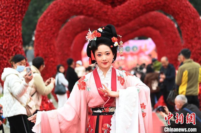 2o Festival de Hanfu é realizado no sudoeste da China