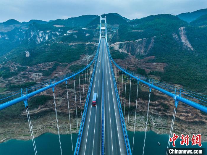 Galeria: ponte transfronteiri?a sobre lago Kaizhou no sudoeste da China