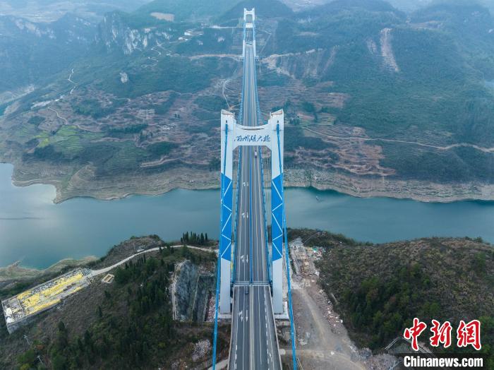 Galeria: ponte transfronteiri?a sobre lago Kaizhou no sudoeste da China