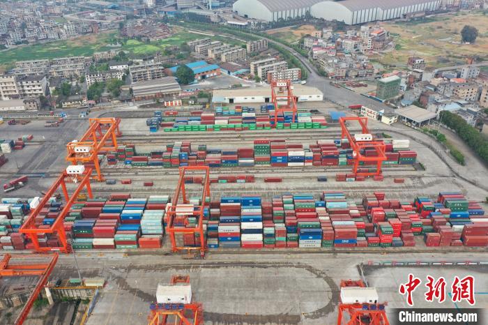 Porto de Guigang retoma atividade intensa