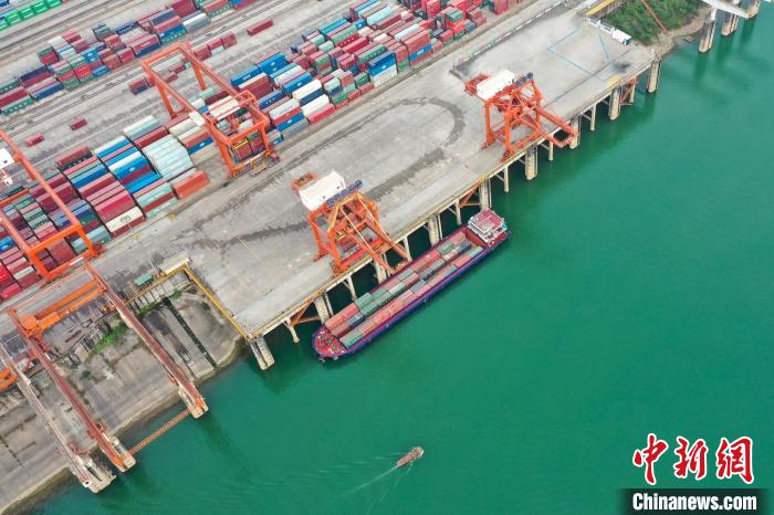Porto de Guigang retoma atividade intensa