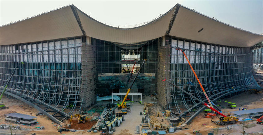 Constru??o do local do Fórum Internacional de Finan?as decorre no sul da China
