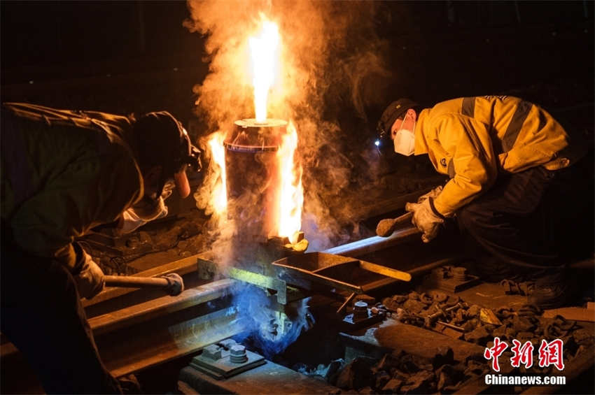 Galeria: técnicos de repara??o na ferrovia China-Europa