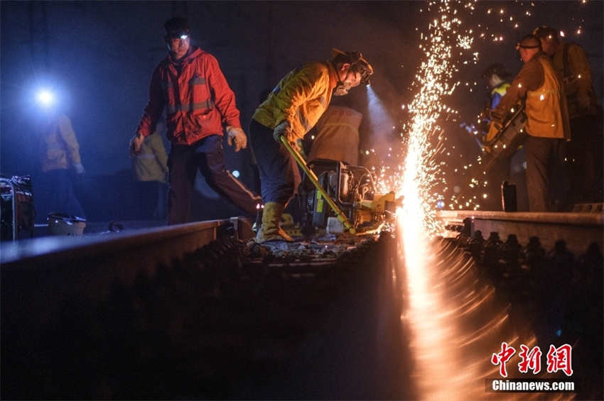 Galeria: técnicos de repara??o na ferrovia China-Europa