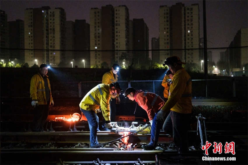 Galeria: técnicos de repara??o na ferrovia China-Europa