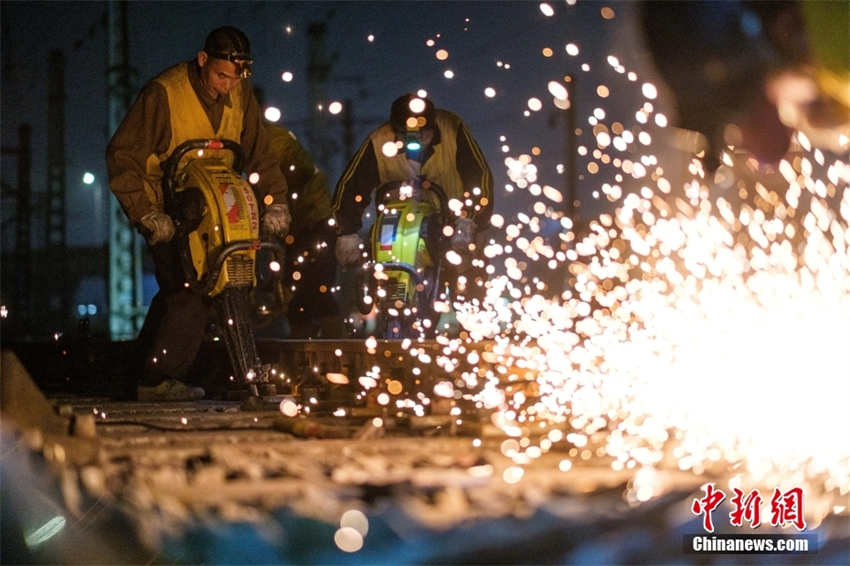 Galeria: técnicos de repara??o na ferrovia China-Europa