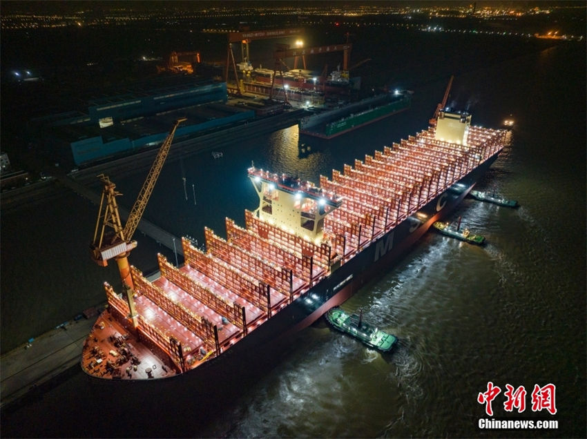 Maior navio porta contêineres do mundo completa realiza??o de testes de navega??o