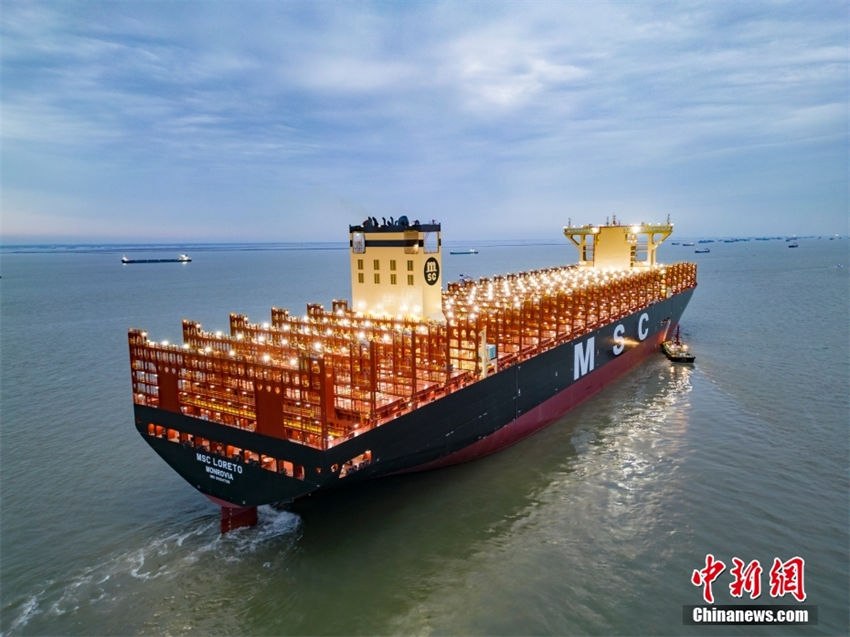 Maior navio porta contêineres do mundo completa realiza??o de testes de navega??o