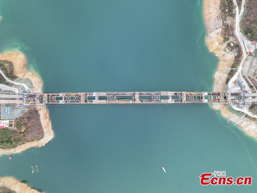 Maior ponte de arco de v?o do mundo está em constru??o no sul da China