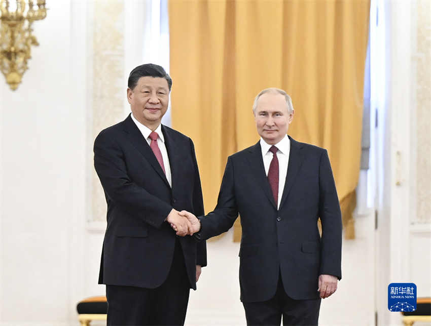 Xi Jinping e Putin destacam conversa??es como solu??o da crise ucraniana