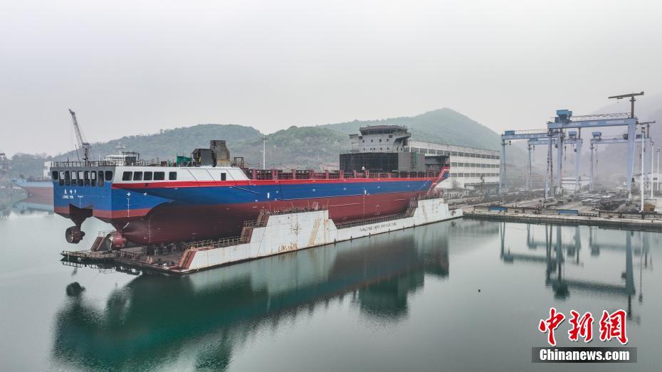 Galeria: primeiro navio de instala??o de cabos da China, com 10.000 toneladas, revelado em Jiangxi