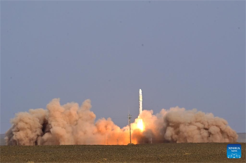 China lan?a novo foguete transportador