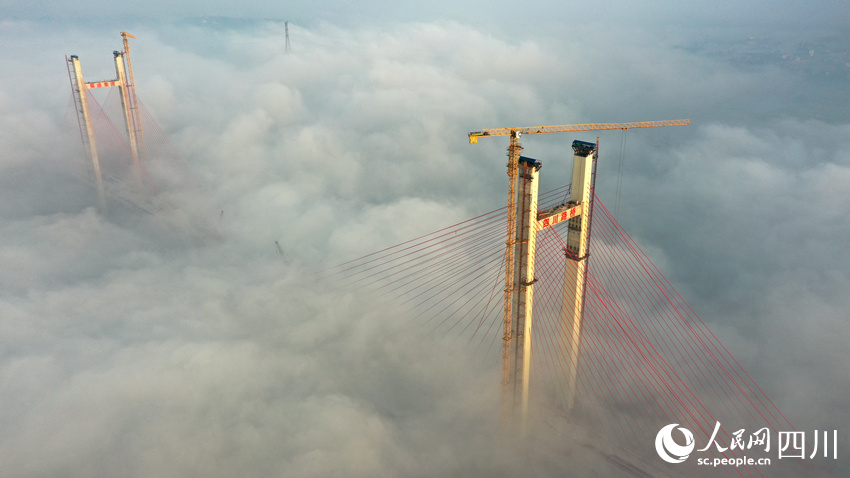 Constru??o da ponte Naxi segue em andamente em Sichuan