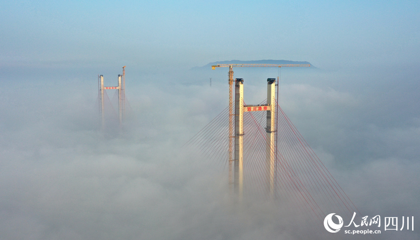 Constru??o da ponte Naxi segue em andamente em Sichuan