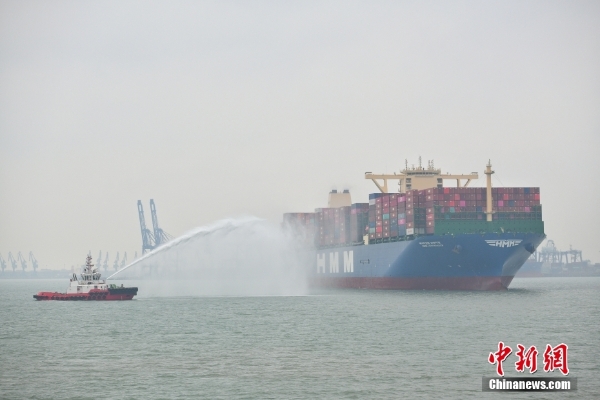 Cidade chinesa de Tianjin abre nova rota de transporte de contêineres para a Europa