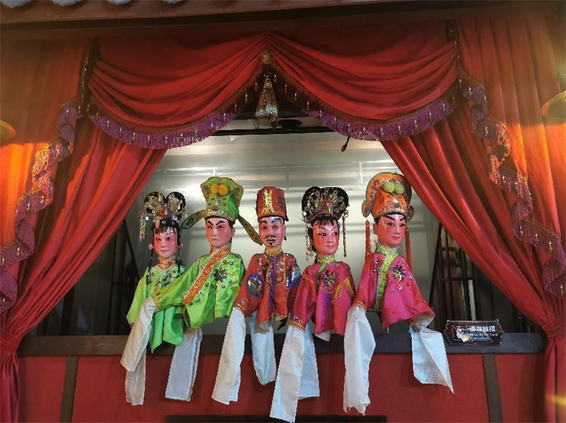 Galeria: patrim?nio cultural imaterial em rua centenária de Haikou