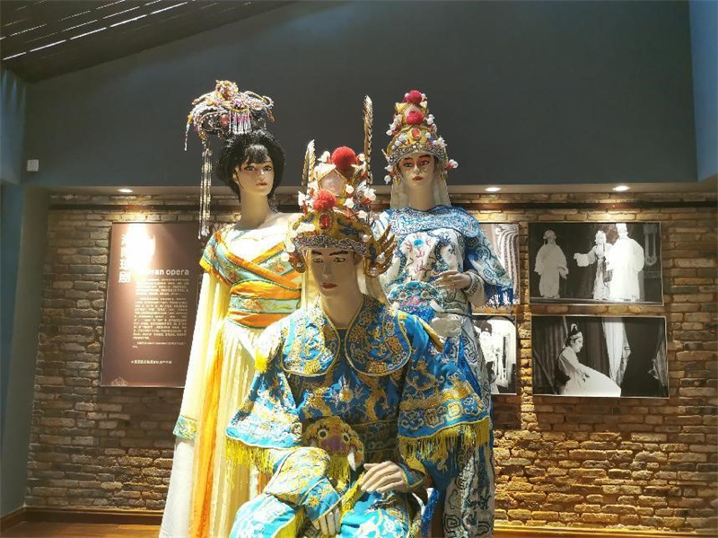 Galeria: patrim?nio cultural imaterial em rua centenária de Haikou