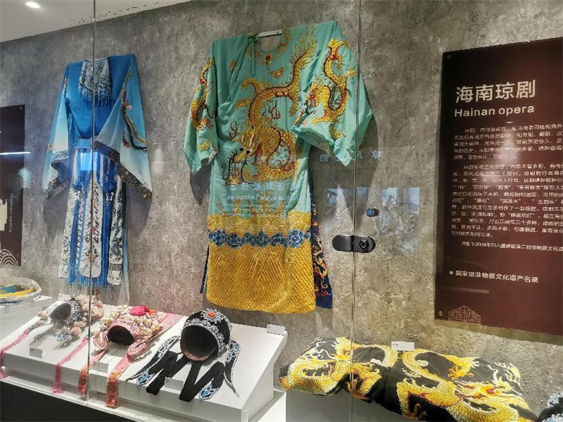 Galeria: patrim?nio cultural imaterial em rua centenária de Haikou