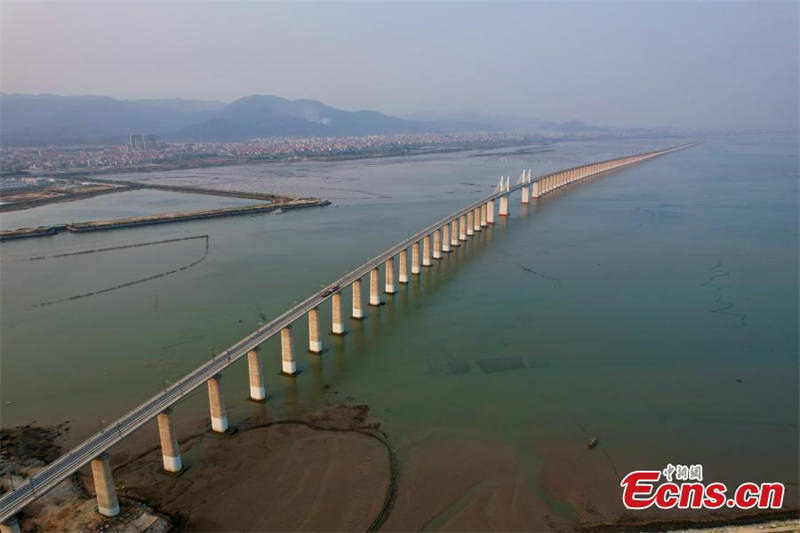 Ponte transversal da Baía de Meizhou em Fujian