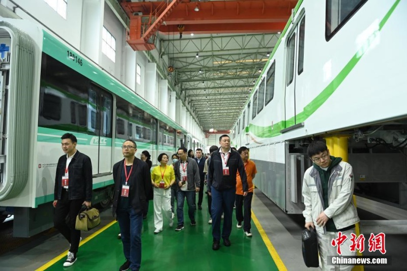 Galeria: maior base mundial de desenvolvimento e fabrica??o de veículos monotrilho