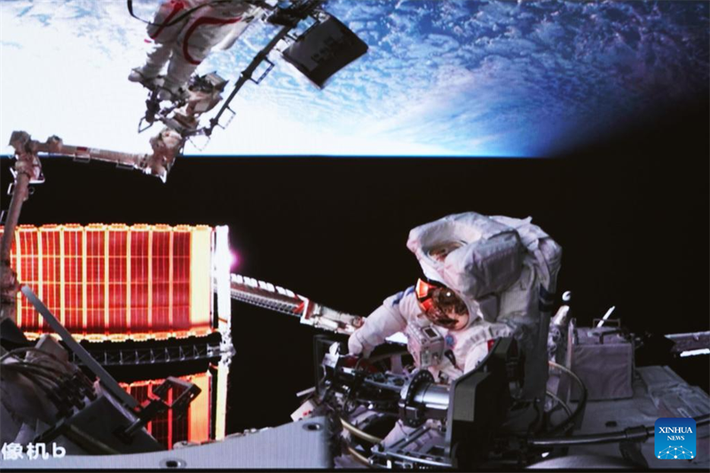 Taikonautas da Shenzhou-15 batem recorde na China ao completar 4a caminhada espacial