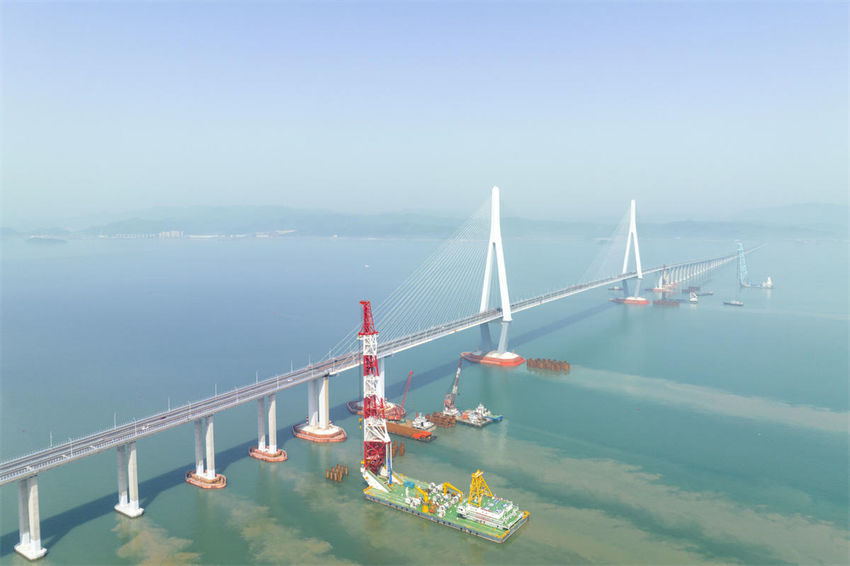 Constru??o de ponte transfronteiri?a em Zhejiang segue em andamento