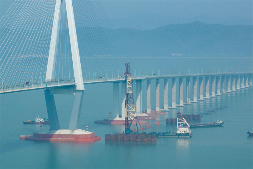 Constru??o de ponte transfronteiri?a em Zhejiang segue em andamento