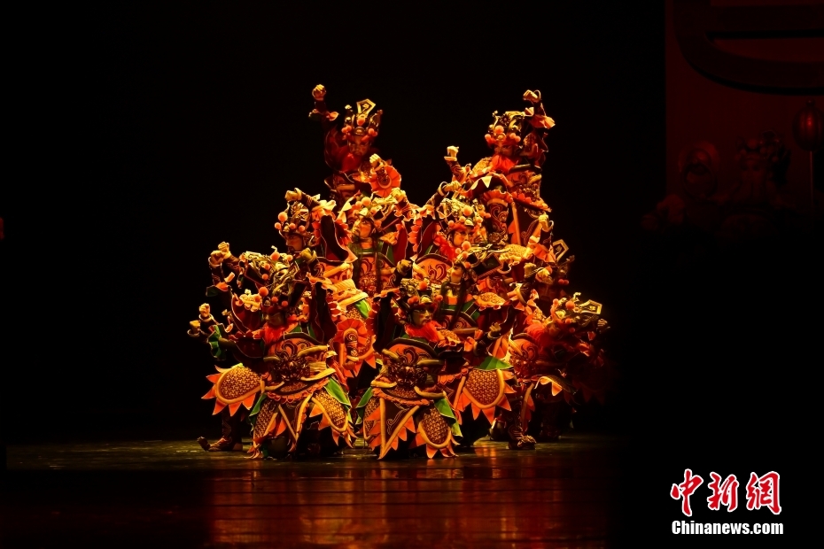 Concurso de dan?a clássica é realizado no nordeste da China