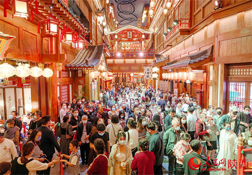 área cênica temática da dinastia Tang atrai visitantes durante feriado em Xi'an