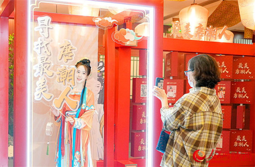 área cênica temática da dinastia Tang atrai visitantes durante feriado em Xi'an