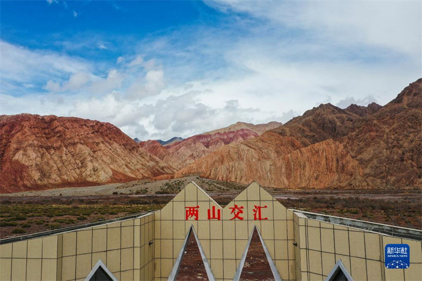 Galeria: cenário pitoresco de interse??o das montanhas Kunlun e Tianshan