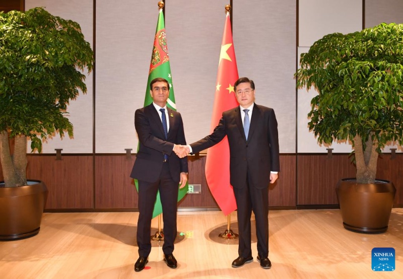 Chanceler chinês conversa com diplomatas seniores de países da ásia Central