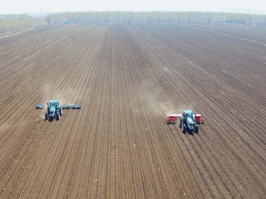 Província de Heilongjiang implementa maquinaria agrícola aut?noma com recurso a navega??o por satélite