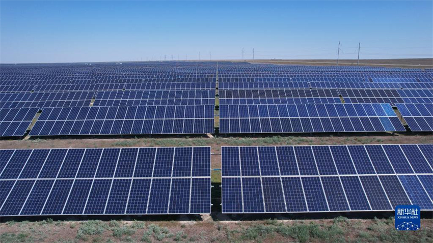 Empresas chinesas ajudam a construir usinas de energia fotovoltaica no Cazaquist?o
