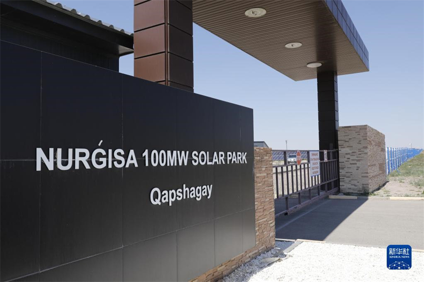 Empresas chinesas ajudam a construir usinas de energia fotovoltaica no Cazaquist?o