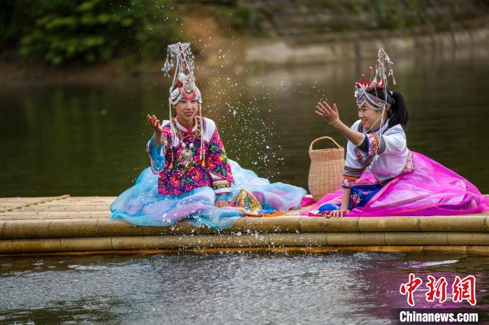 Galeria: vilarejo da etnia She no leste da China aposta no turismo