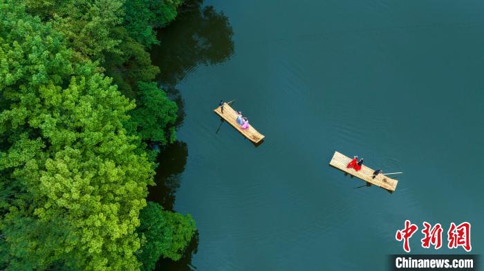 Galeria: vilarejo da etnia She no leste da China aposta no turismo