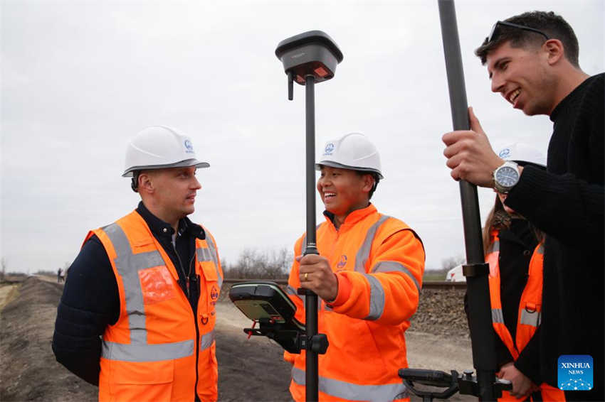 Ferrovia Hungria-Sérvia está em constru??o