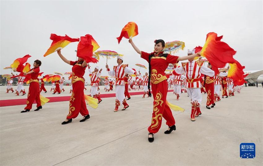 Presidente do Tajiquist?o chega a Xi'an para Cúpula China-ásia Central