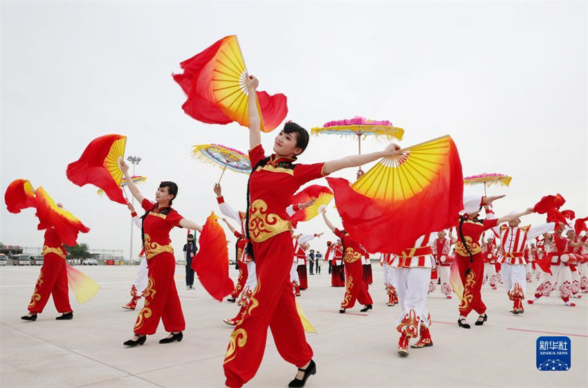 Presidente do Quirguist?o chega a Xi'an para Cúpula China-ásia Central
