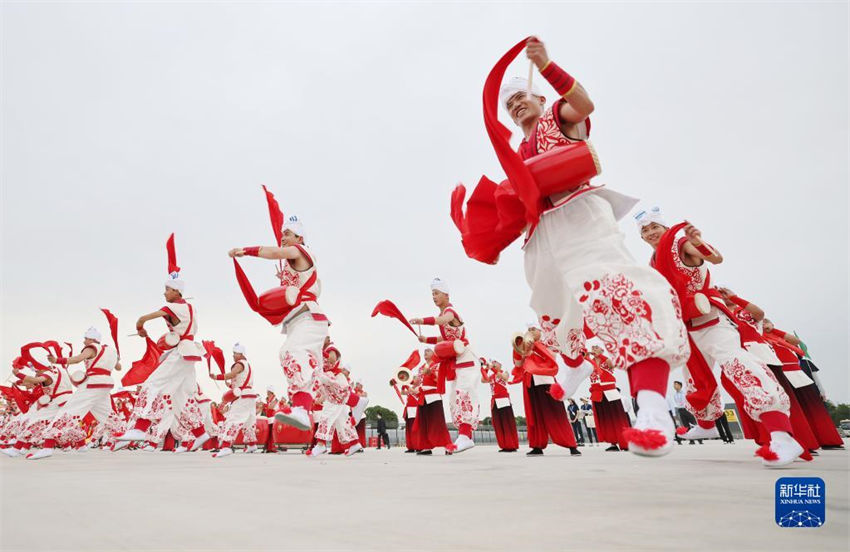 Presidente do Quirguist?o chega a Xi'an para Cúpula China-ásia Central