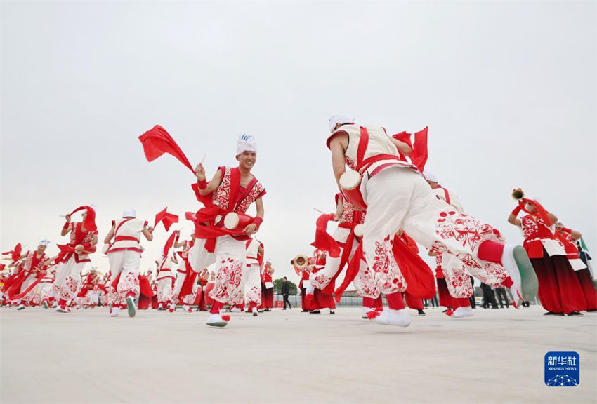 Presidente do Quirguist?o chega a Xi'an para Cúpula China-ásia Central