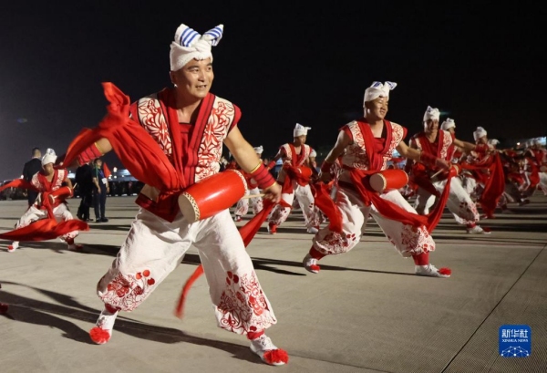 Presidente uzbeque chega a Xi'an para Cúpula China-ásia Central