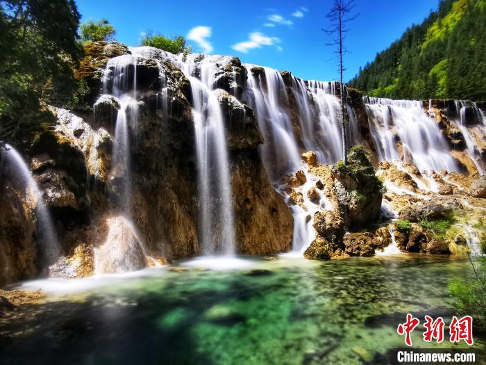 Jiuzhaigou recebeu mais de 1 milh?o de visitantes em 2023