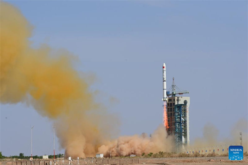 Primeiro satélite científico desenvolvido pela parte continental da China e RAEM é lan?ado com sucesso